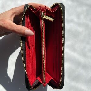 NWOT: Cuyana black pebbled leather wallet